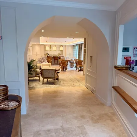 Maison Turenne Hotel 3*