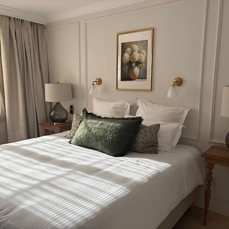 Hotel Logis Maison Turenne 3*